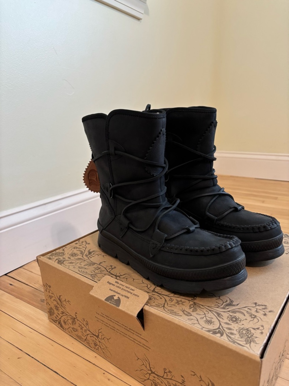 Brand new Manitoba Mukluks Black Leather Waterproof Tamarack Boots - Size 7